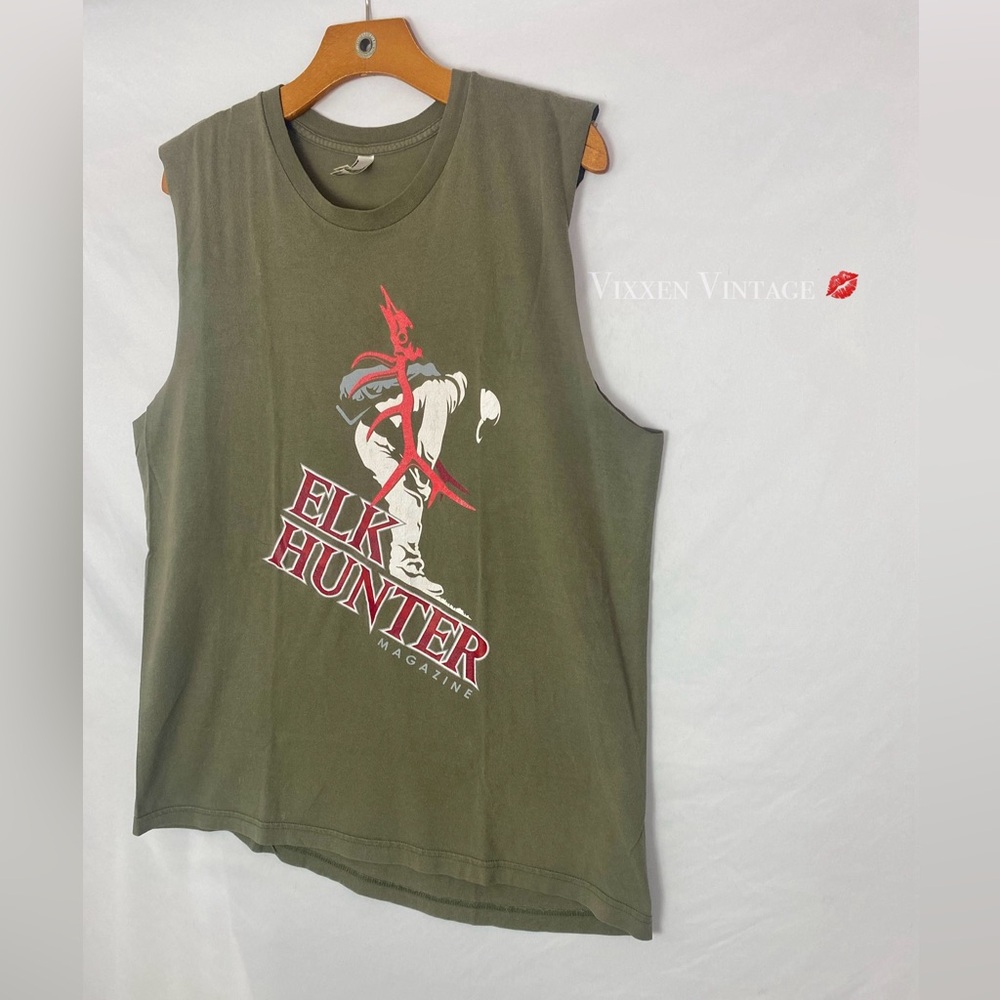 VINTAGE Y2K 'ELK HUNTER MAGAZINE' DISTRESSED MUSCLE TEE IN SURPLUS